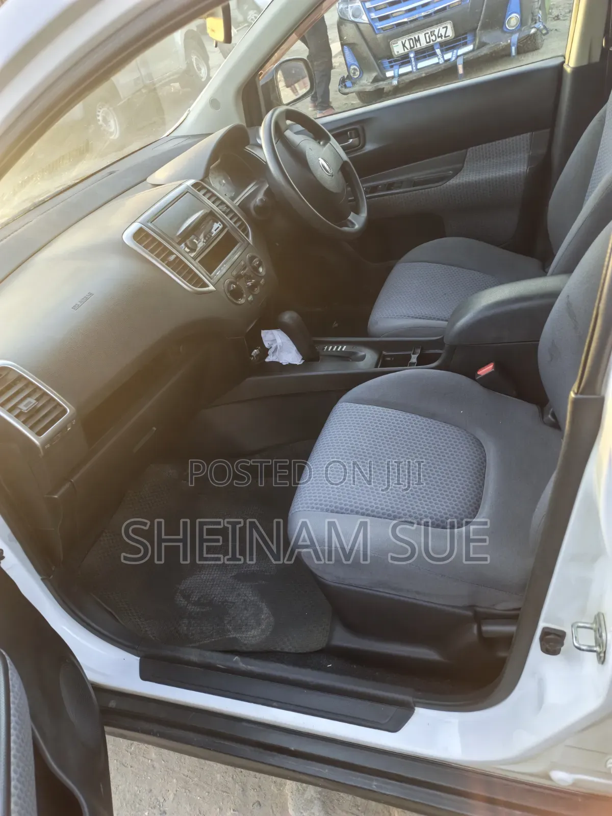 Nissan Advan 2011 White