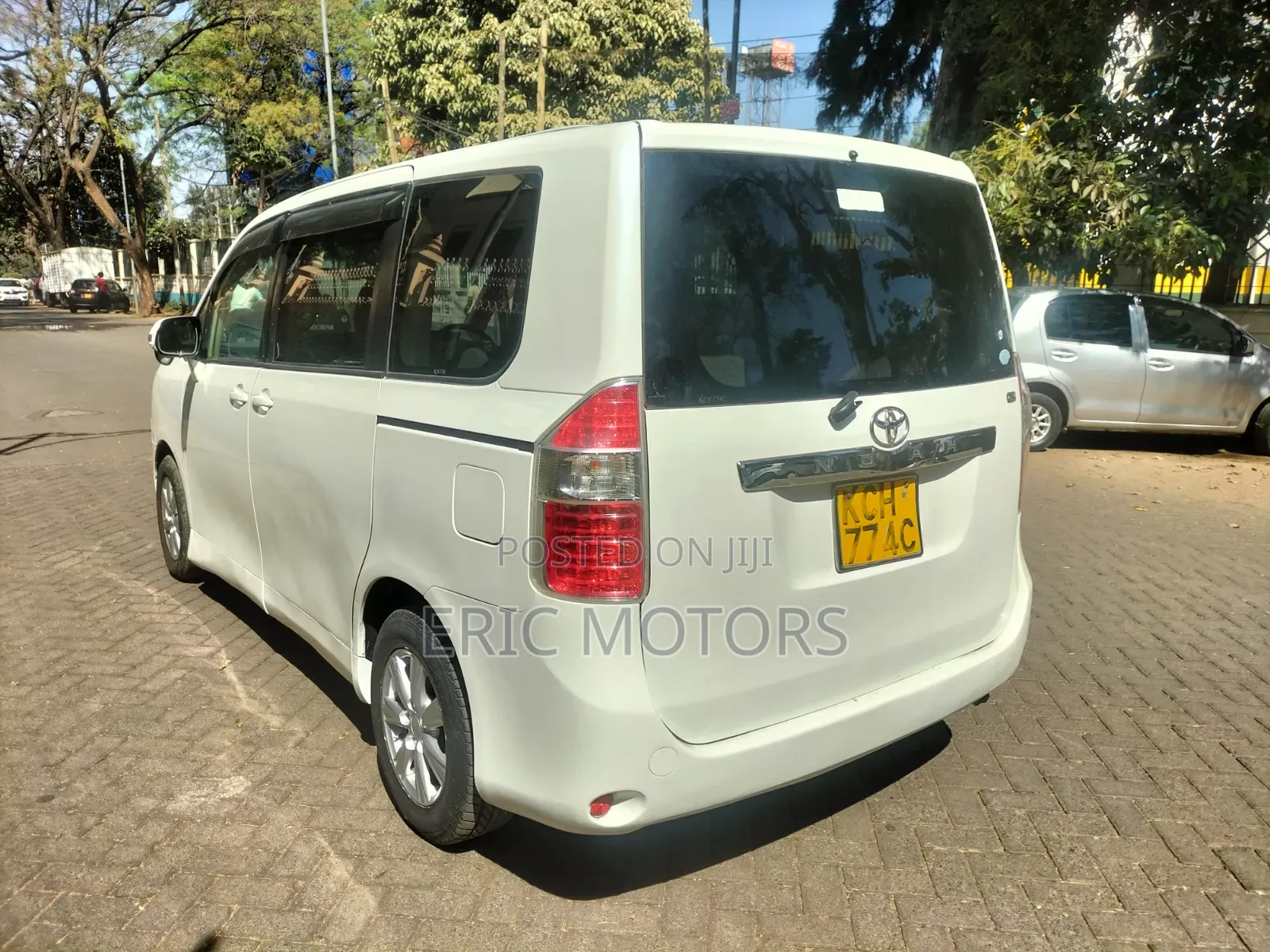 Toyota Noah 2009 Pearl
