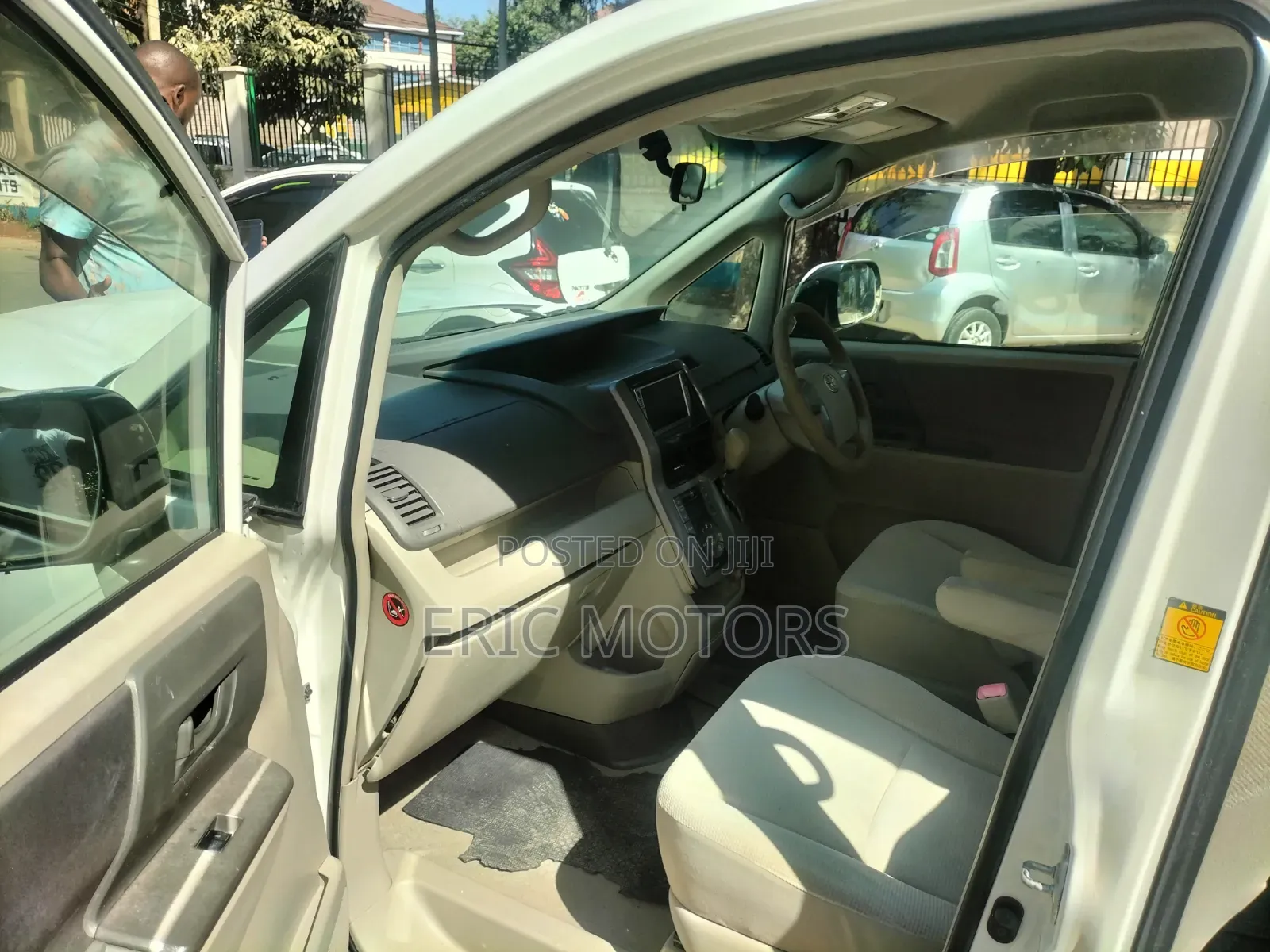 Toyota Noah 2009 Pearl