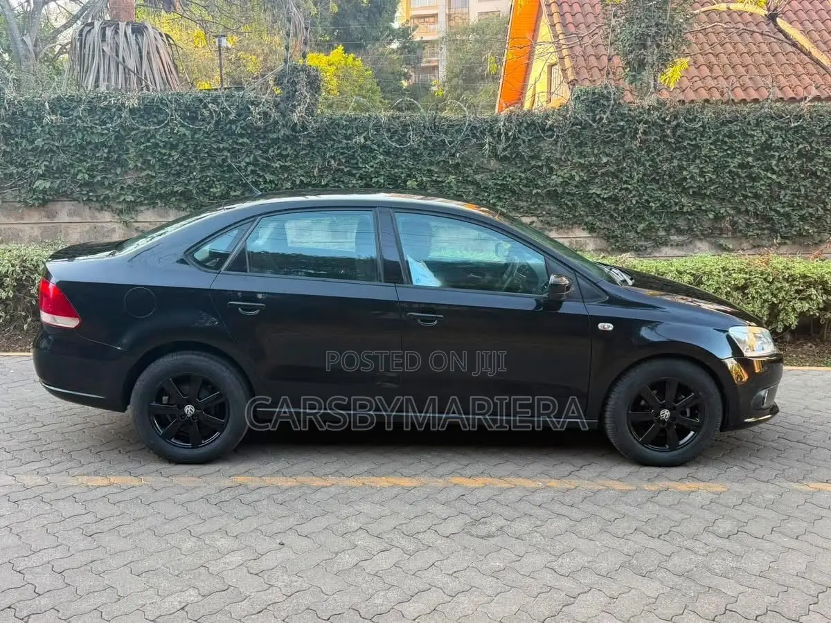 Volkswagen Polo 2010 Black