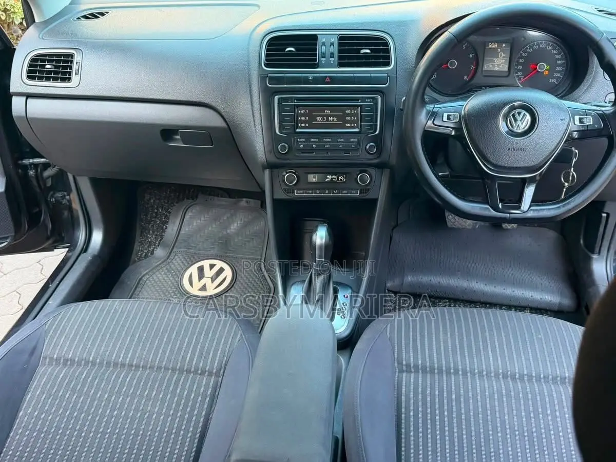 Volkswagen Polo 2010 Black