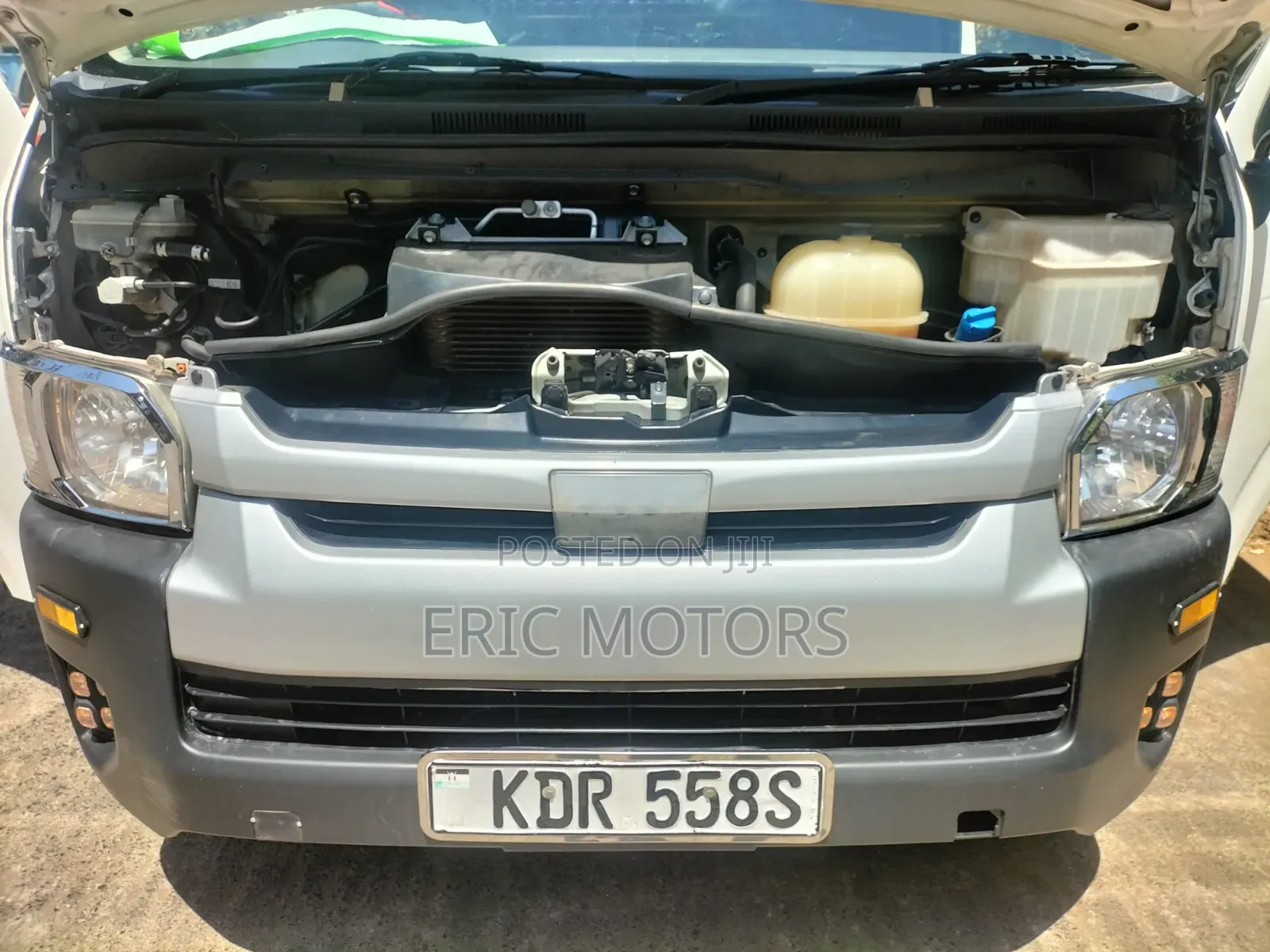 Toyota HiAce 2019 White