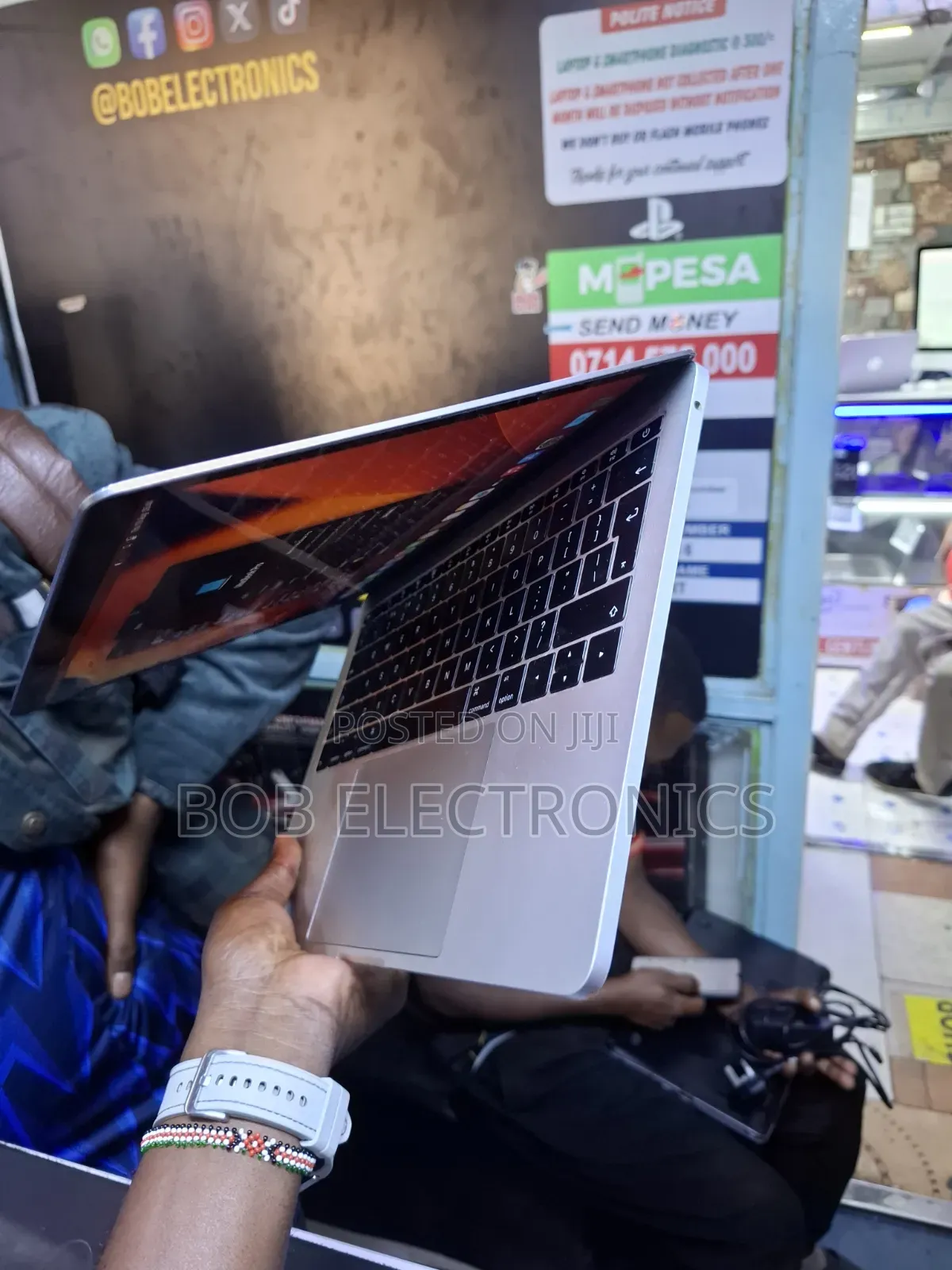 Laptop Apple MacBook Pro 2017 8GB Intel Core i5 SSD 256GB