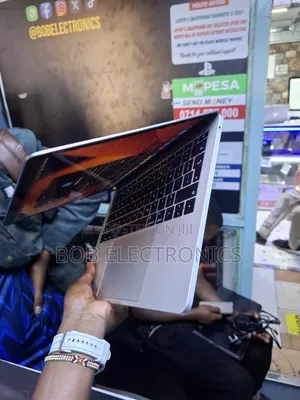 Laptop Apple MacBook Pro 2017 8GB Intel Core i5 SSD 256GB