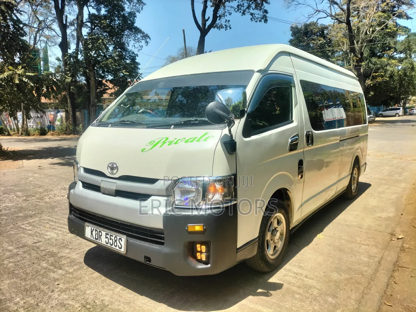 Toyota HiAce 2019 White