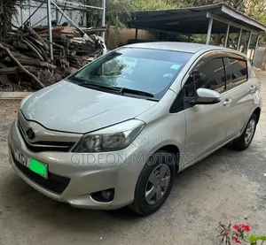 Toyota Vitz 2013 Silver