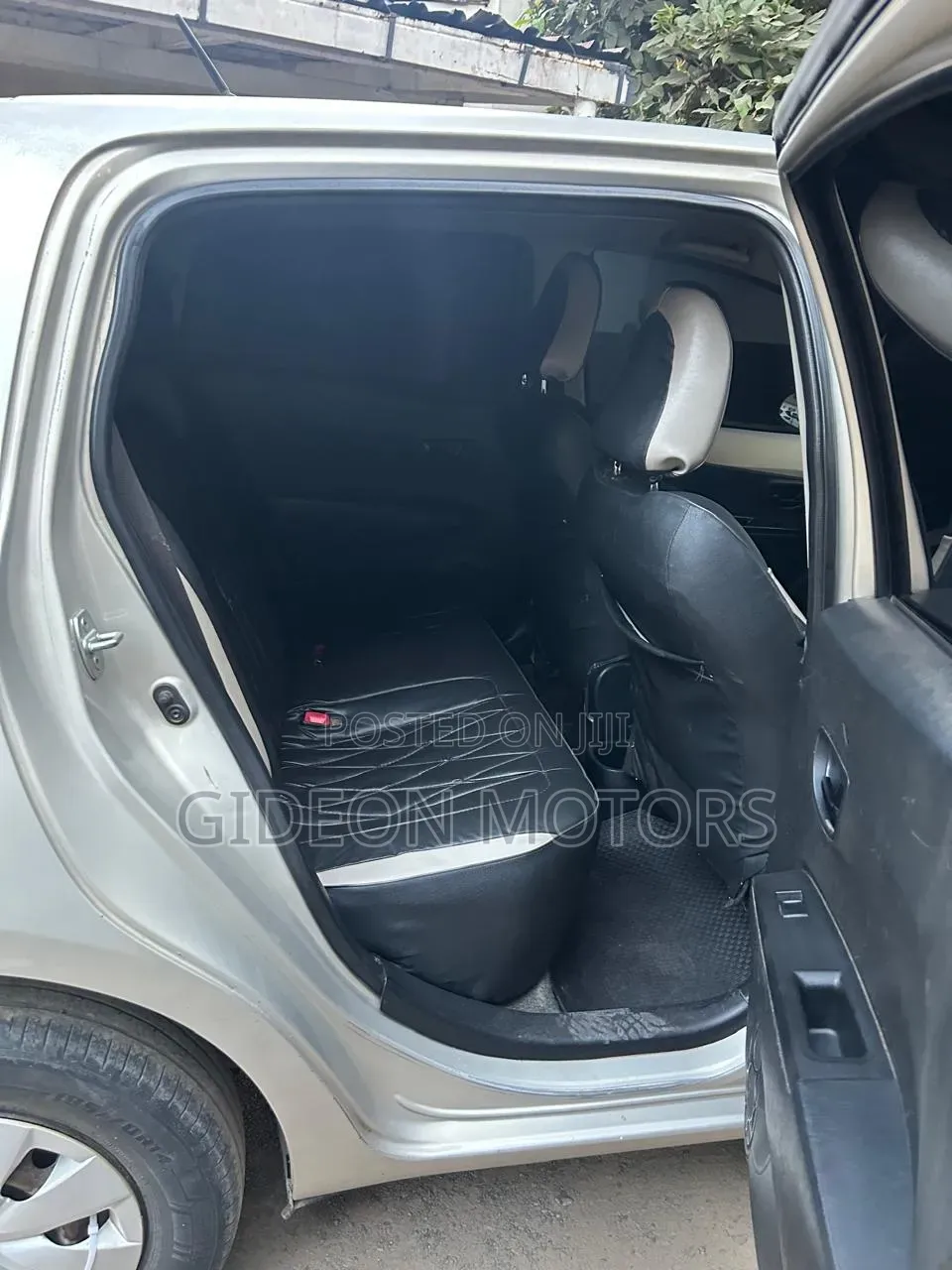 Toyota Vitz 2013 Silver