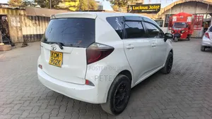 Toyota Ractis 2010 Pearl