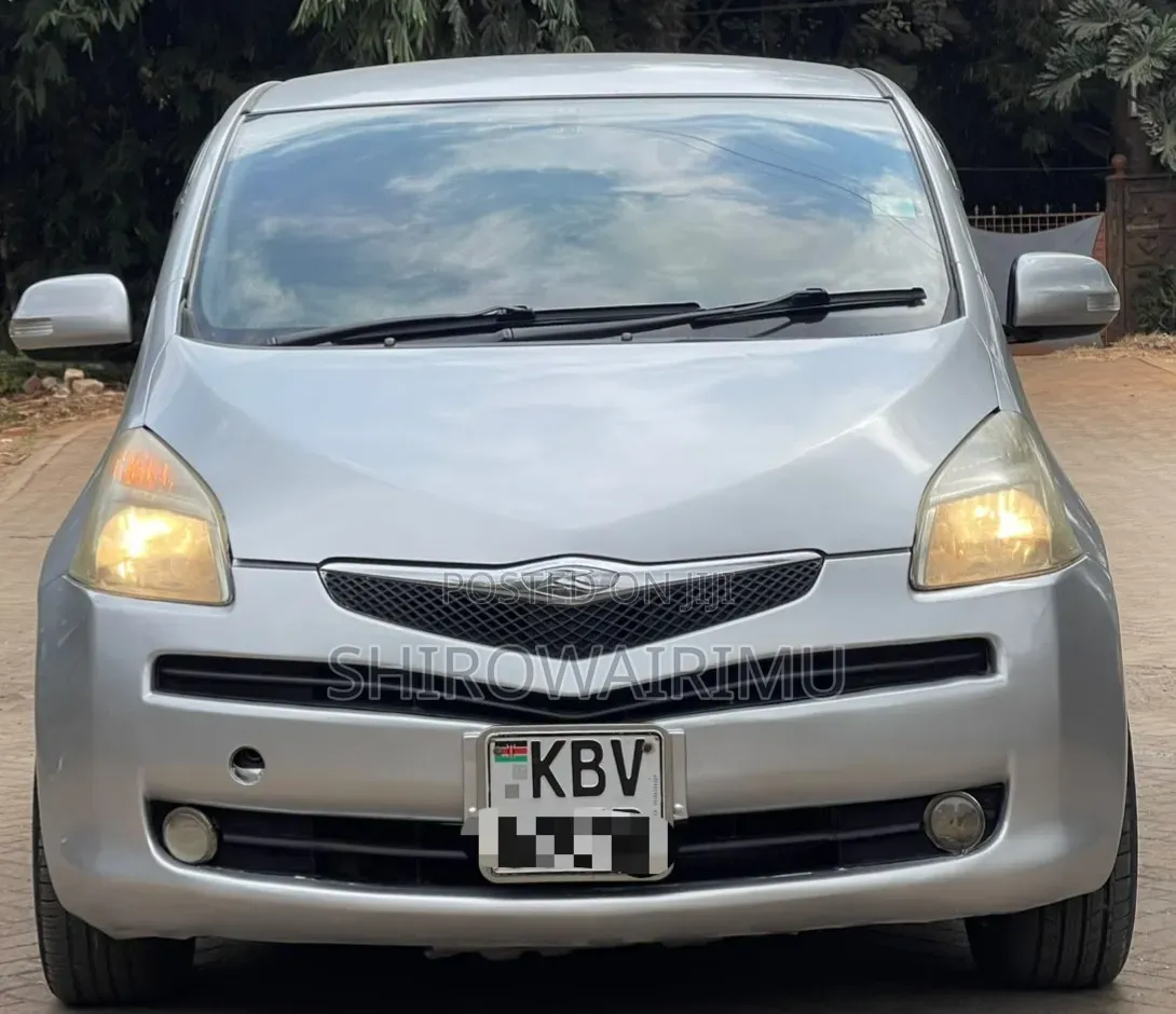 Toyota Ractis 2006 Silver