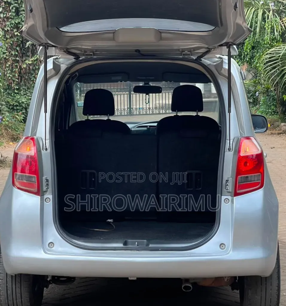 Toyota Ractis 2006 Silver