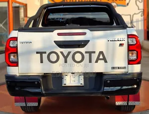 Toyota Hilux 2021 White