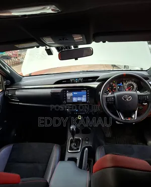 Toyota Hilux 2021 White