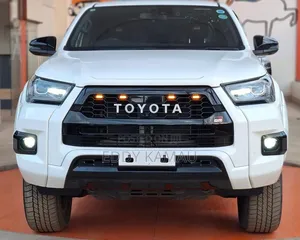 Toyota Hilux 2021 White