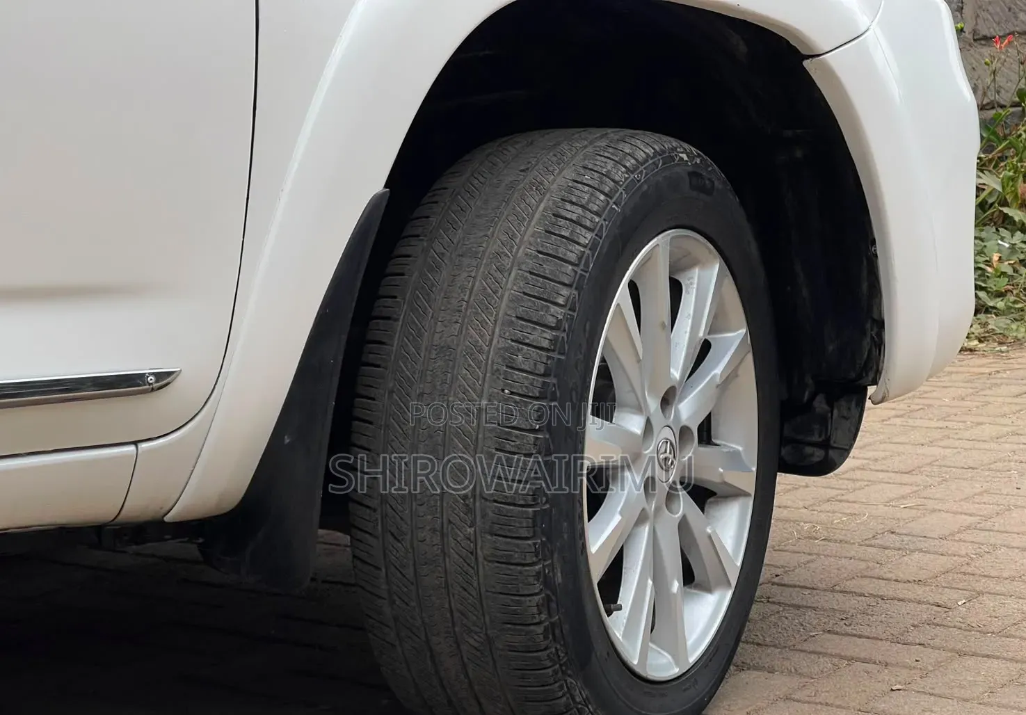 Toyota Vanguard 2012 White
