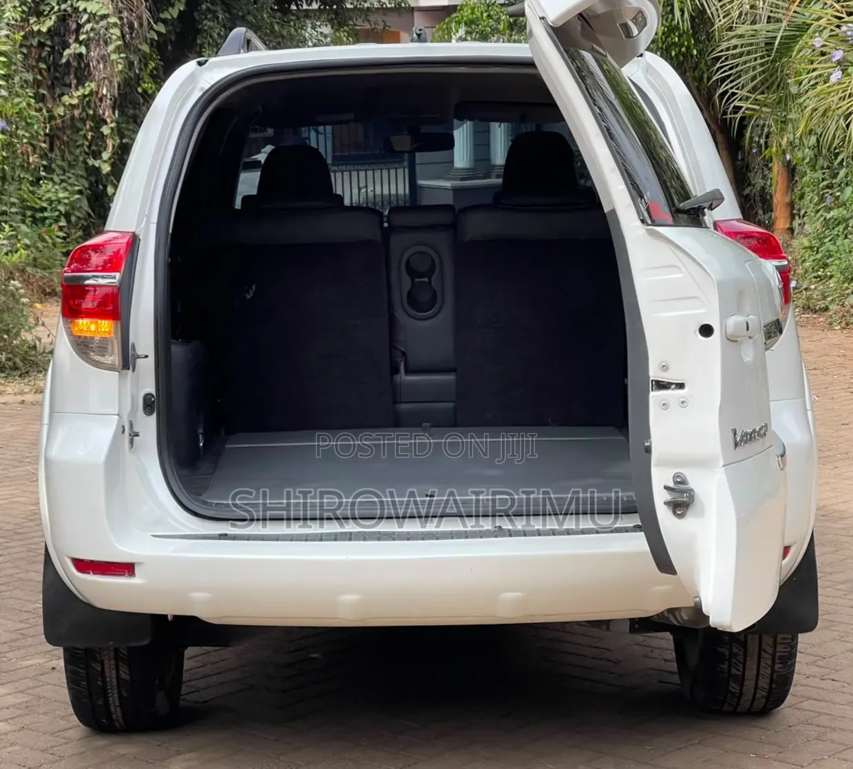Toyota Vanguard 2012 White