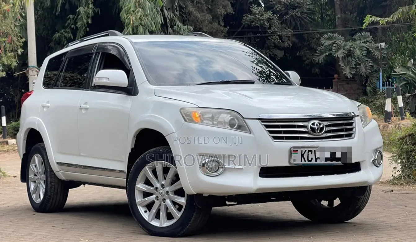 Toyota Vanguard 2012 White