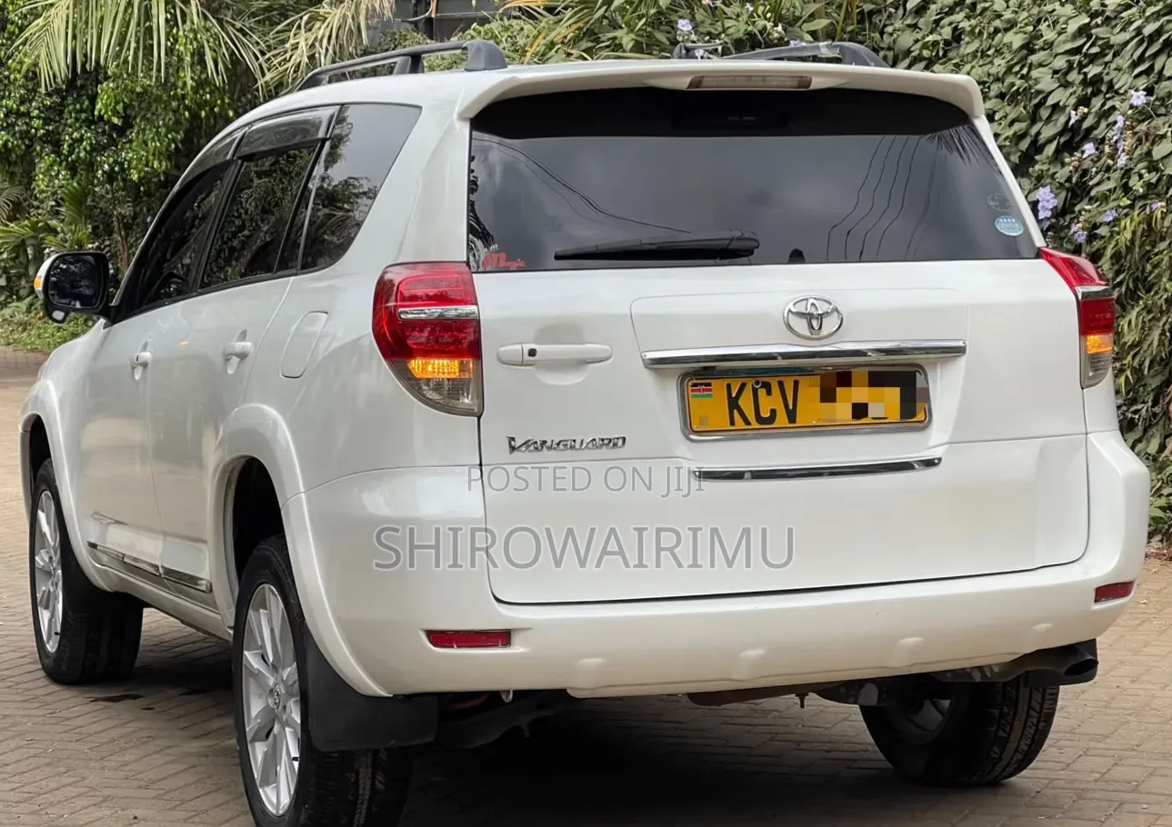 Toyota Vanguard 2012 White