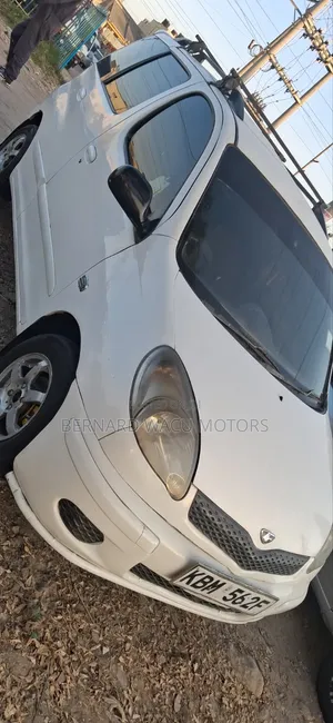Toyota Fun Cargo 2004 White