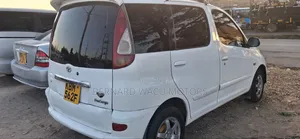 Toyota Fun Cargo 2004 White