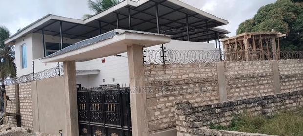5bdrm Maisonette in Kombani, Tiwi for rent