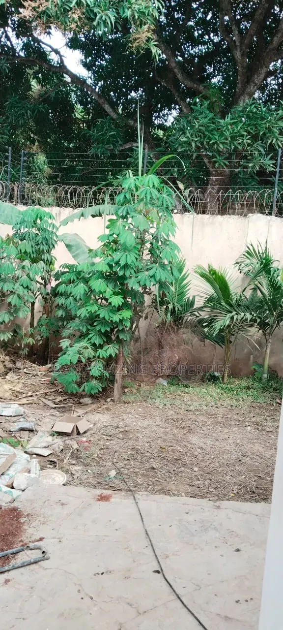 5bdrm Maisonette in Kombani, Tiwi for rent