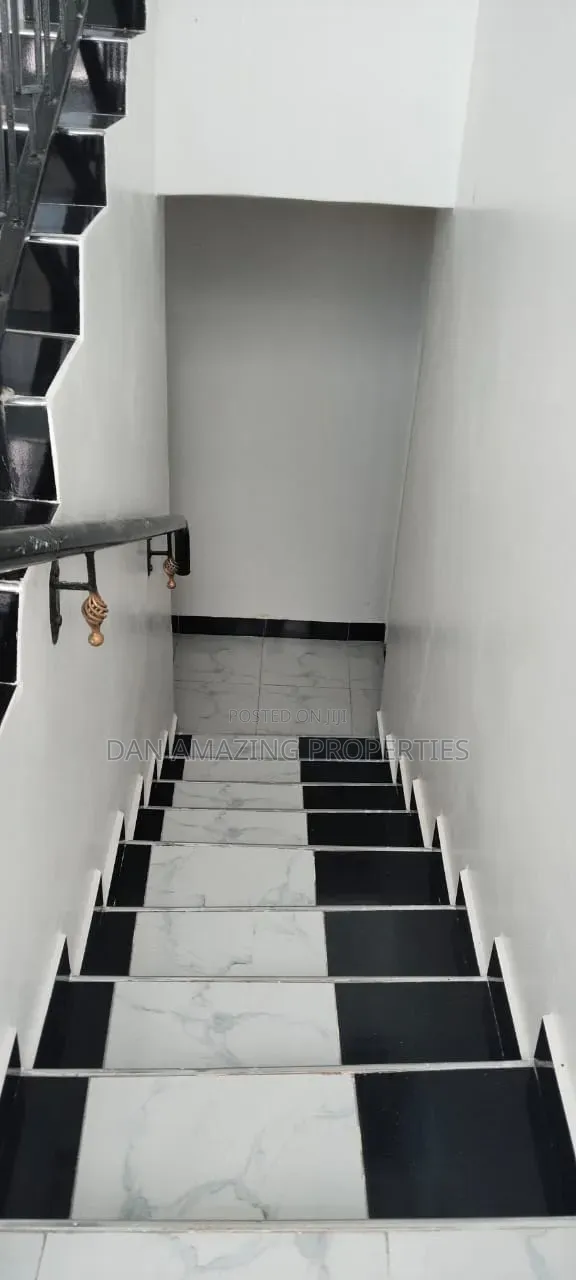 5bdrm Maisonette in Kombani, Tiwi for rent
