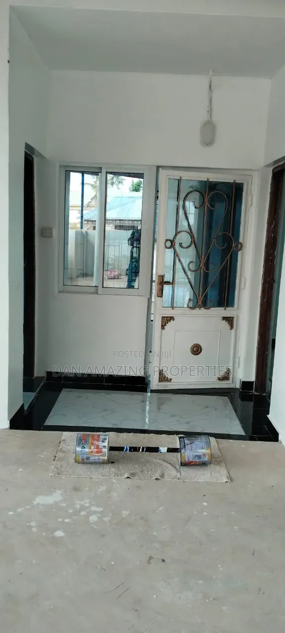 5bdrm Maisonette in Kombani, Tiwi for rent