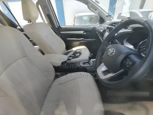 Toyota Hilux 2020 White