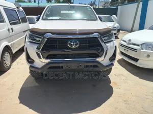Toyota Hilux 2020 White