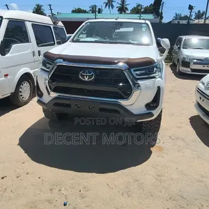 Toyota Hilux 2020 White