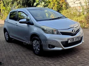 Toyota Vitz 2013 Silver