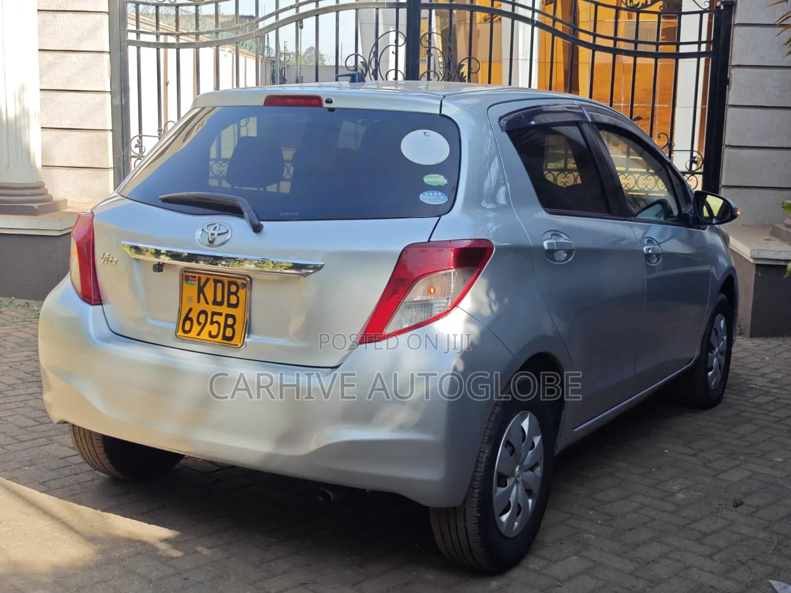 Toyota Vitz 2013 Silver