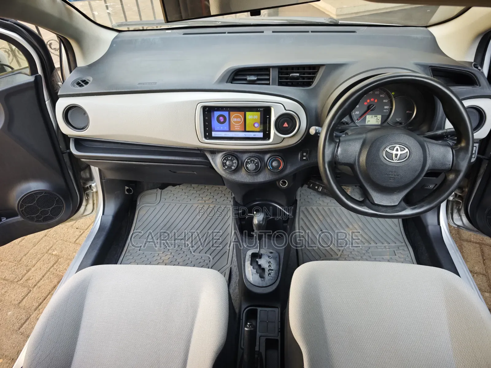 Toyota Vitz 2013 Silver