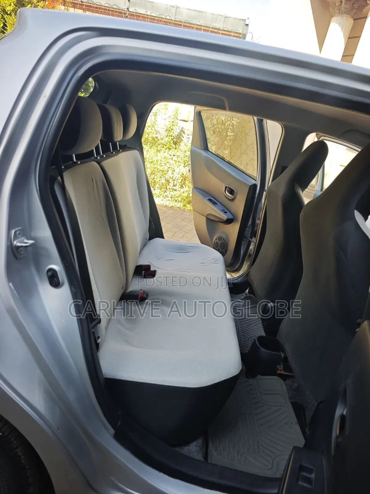 Toyota Vitz 2013 Silver