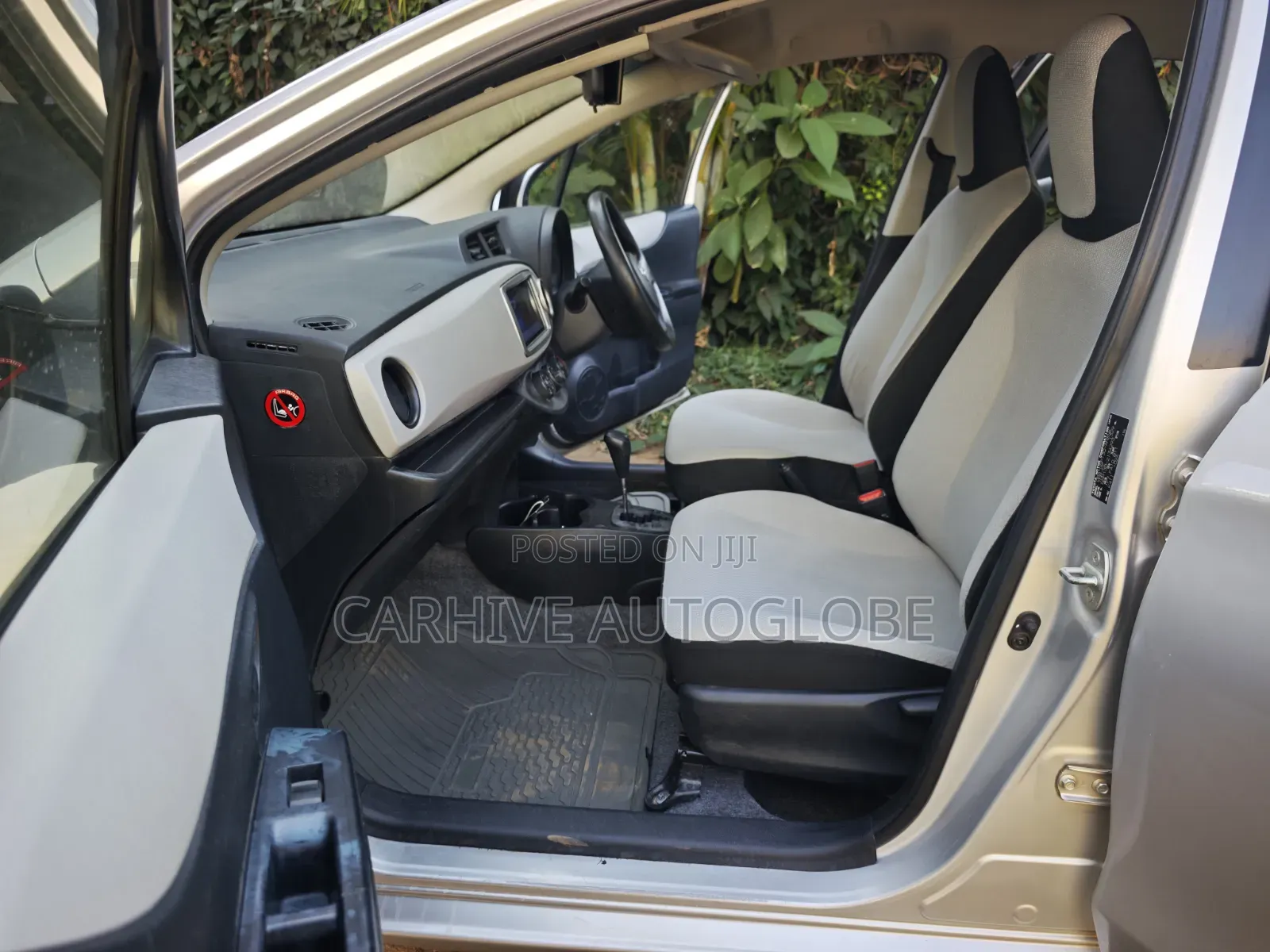 Toyota Vitz 2013 Silver