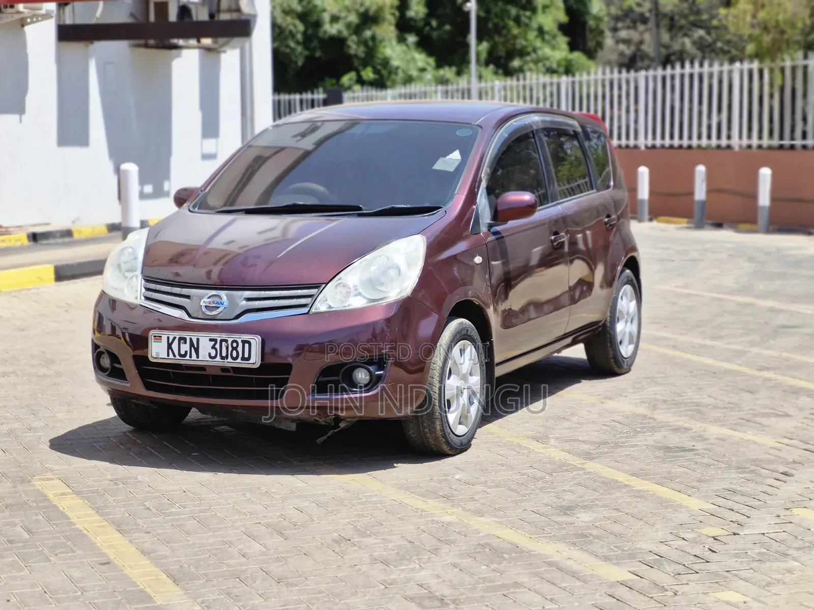 Nissan Note 2010 Burgundy