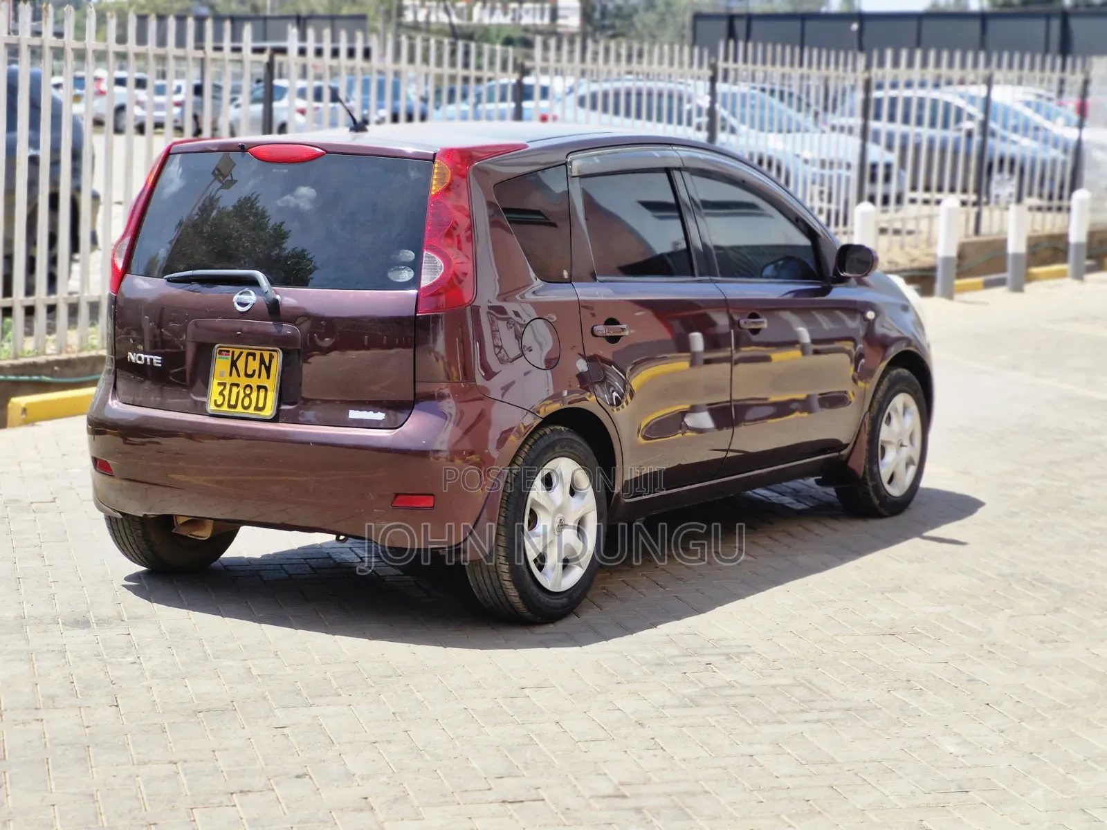 Nissan Note 2010 Burgundy
