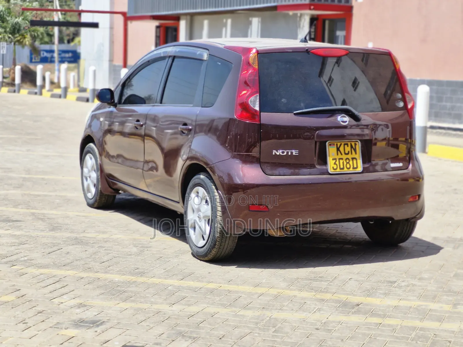Nissan Note 2010 Burgundy