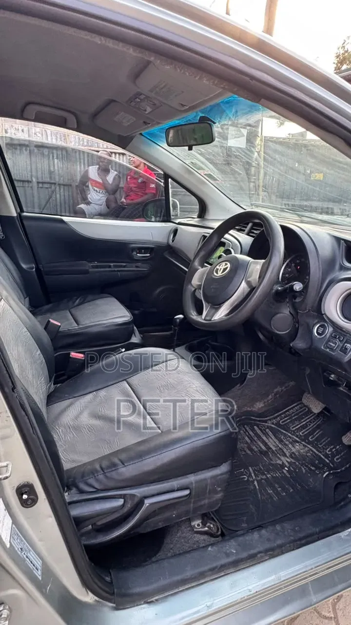 Toyota Vitz 2012 Gray