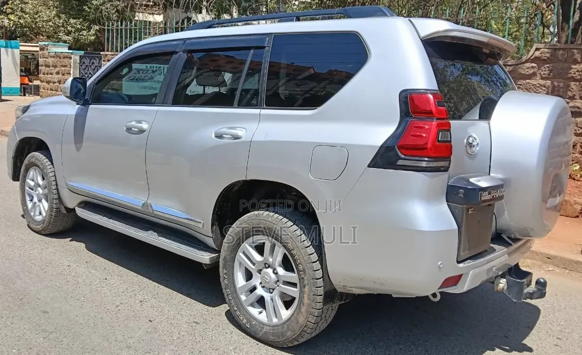 Toyota Land Cruiser Prado 2010 Silver