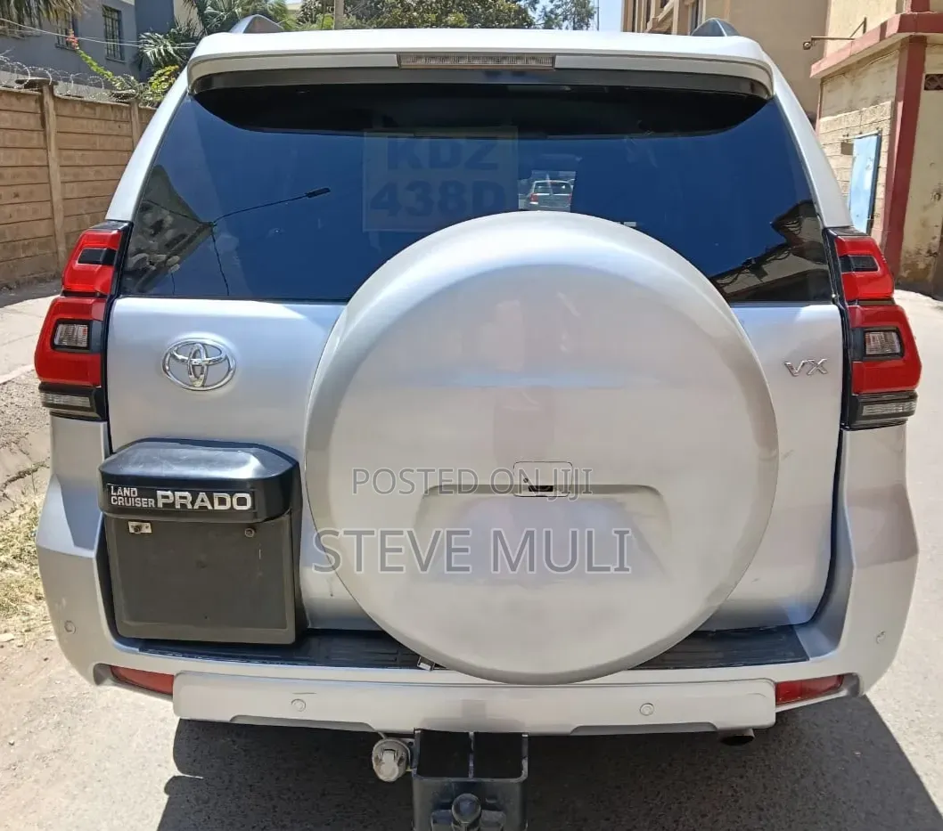 Toyota Land Cruiser Prado 2010 Silver