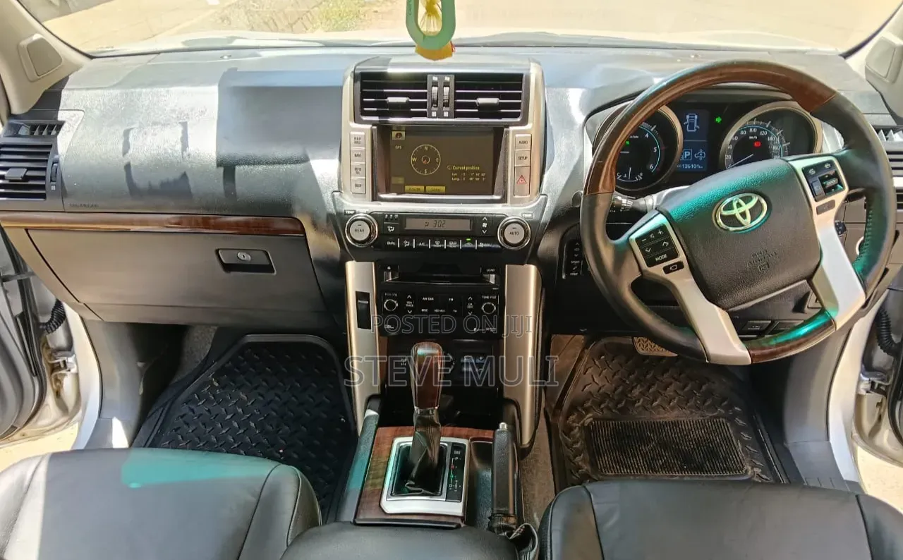 Toyota Land Cruiser Prado 2010 Silver