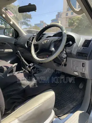 Toyota Hilux 2010 Silver