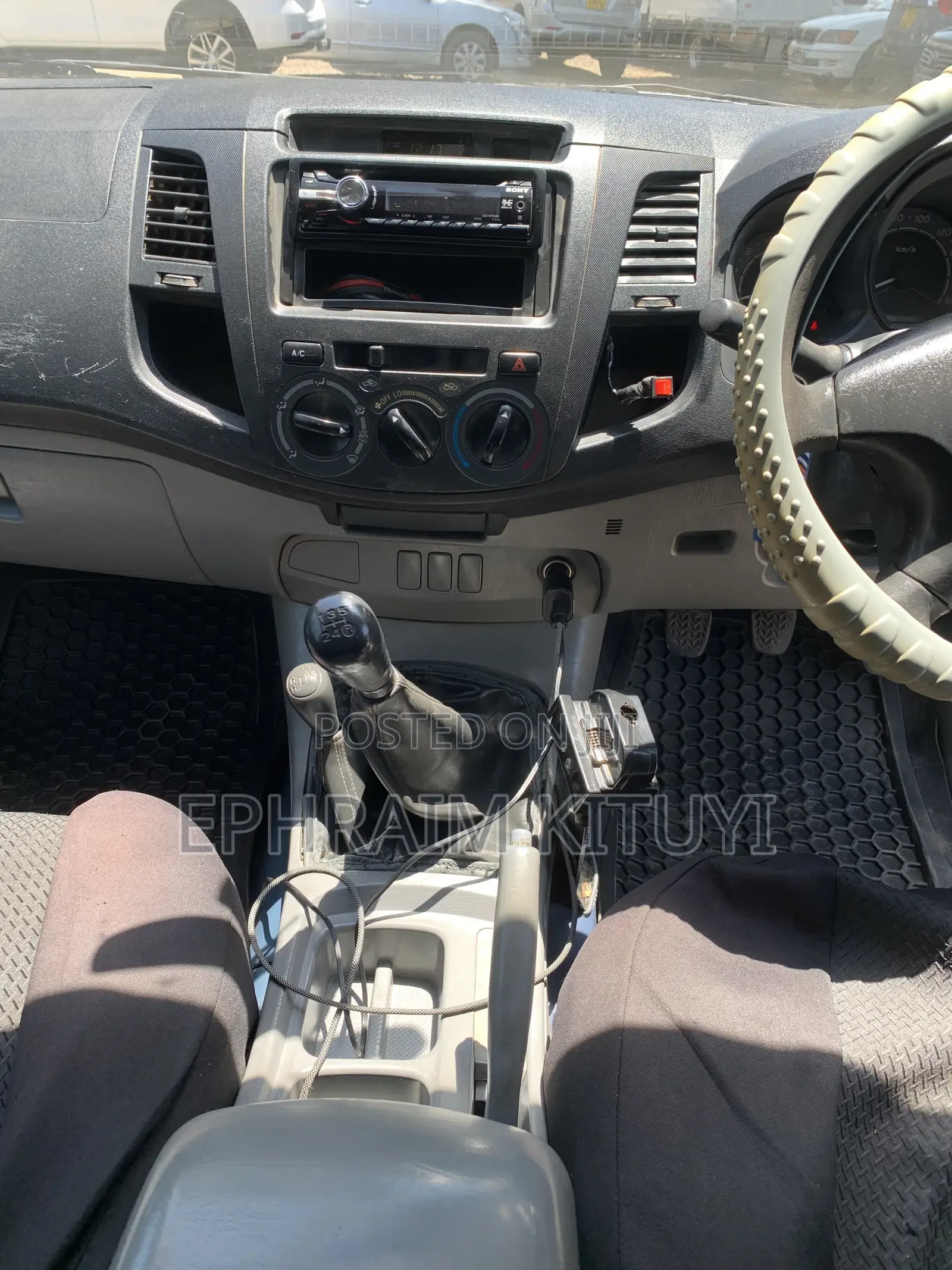 Toyota Hilux 2010 Silver