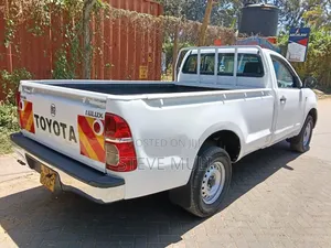 Toyota Hilux 2014 White