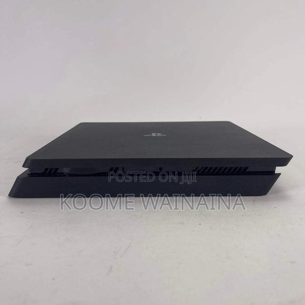 Playstation 4 - thumbnail 2