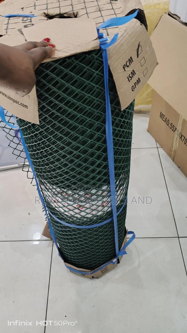 Chicken Mesh Plastic 1m by 25 M - thumbnail 2