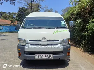 Toyota HiAce 2019 White