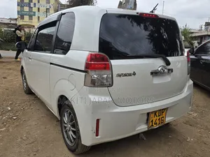 Toyota Spade 2017 Pearl