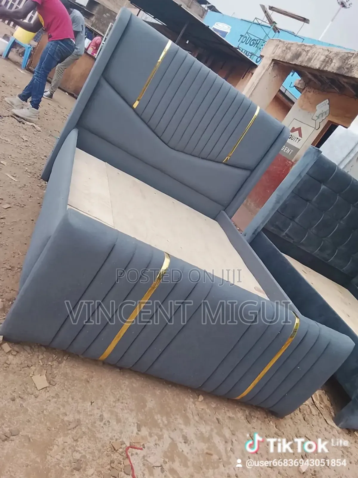 5x6 Chester Bed
